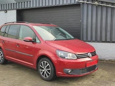 Rood (metallic) Gebruikt 2013 VW Touran Comfortline MPV | € 6.500 (Eerlijke prijs)