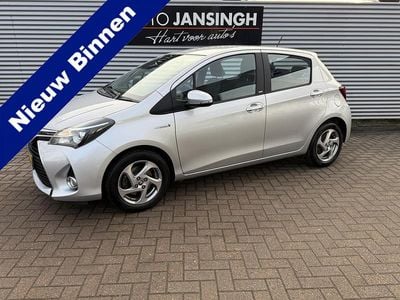 Grijs Gebruikt 2016 Toyota Yaris Hybrid Hatchback | € 11.745 (Eerlijke prijs)