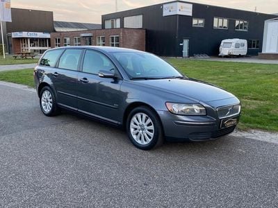 Grijs, metallic lak Gebruikt 2005 Volvo V50 Momentum Stationwagen | € 3.199 (Eerlijke prijs)
