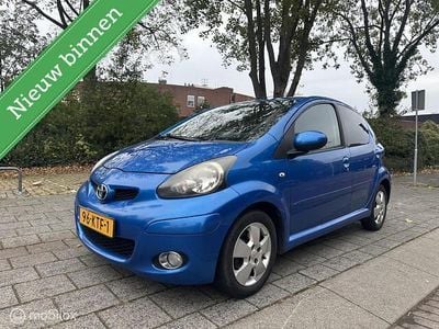 Blauw Gebruikt 2010 Toyota Aygo Hatchback | € 2.250 (Eerlijke prijs)