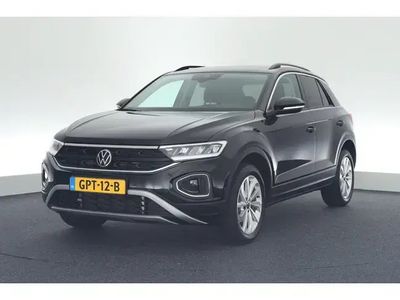 Zwart Gebruikt 2024 VW T-Roc Edition SUV | € 36.749 (Iets duurder)
