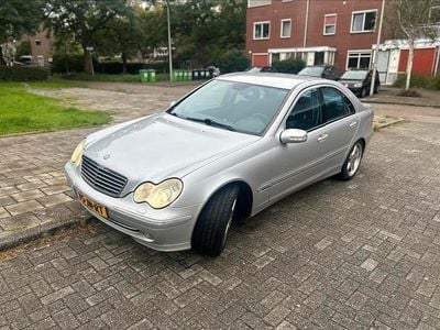 Mercedes C200