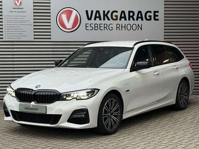 Wit Occasion 2021 BMW 320e Shadowline Stationwagen | € 27.950 (Eerlijke prijs)