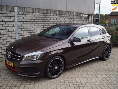 Bruin (metallic) Gebruikt 2015 Mercedes A180 Ambition Hatchback | € 14.850 (Eerlijke prijs)