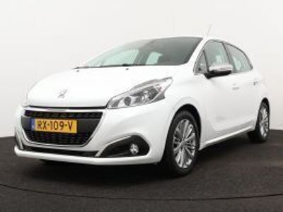 tweedehands Peugeot 208 1.2 PureTech Blue Lease Executive