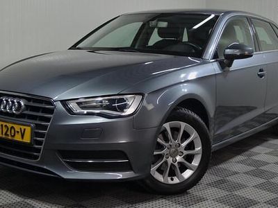 Grijs (metallic) Gebruikt 2015 Audi A3 Sportback Attraction Hatchback | € 12.500 (Eerlijke prijs)