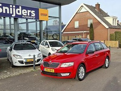 Rood (metallic) Occasion 2015 Skoda Octavia Stationwagen | € 9.250