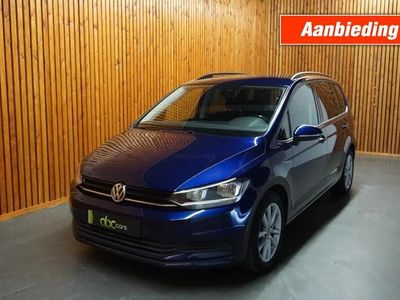 Blauw (metallic) Gebruikt 2015 VW Touran Highline MPV | € 12.900 (Eerlijke prijs)