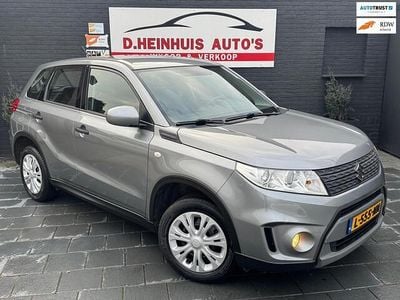 Grijs (metallic) Occasion 2017 Suzuki Vitara Exclusive SUV | € 11.500 (Super prijs)