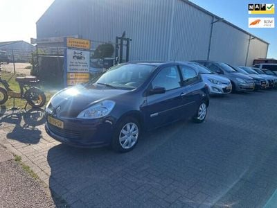 Hatchback Gebruikt 2007 Renault Clio II Rip Curl Hatchback | € 1.750 (Eerlijke prijs)