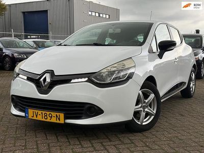 Wit Gebruikt 2013 Renault Clio IV Expression Hatchback | € 4.750 (Eerlijke prijs)