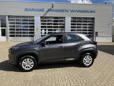 Grijs Gebruikt 2024 Toyota Yaris Hybrid Active MPV | € 28.450 (Eerlijke prijs)