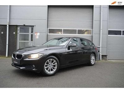 Zwart (metallic) Gebruikt 2013 BMW 316 Executive Stationwagen | € 8.995 (Goede deal)