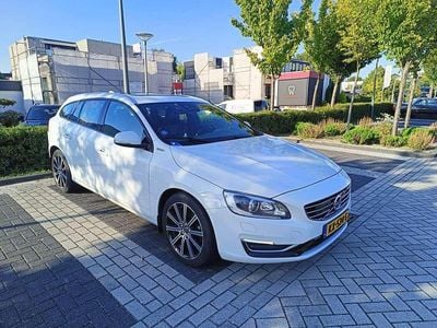 Wit Gebruikt 2016 Volvo V60 Summum Stationwagen | € 9.650 (Eerlijke prijs)