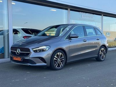 Grijs (metallic) Gebruikt 2023 Mercedes B180 Advanced MPV | € 33.750