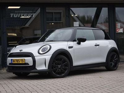 Wit Occasion 2022 Mini Cooper Business Hatchback | € 20.945 (Iets duurder)