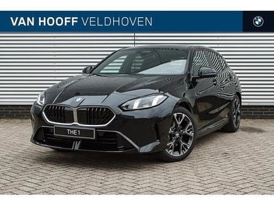 Zwart (metallic) Nieuw 2025 BMW 120 Comfort Edition Hatchback | € 50.095 (Goede deal)