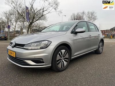 Grijs (metallic) Gebruikt 2017 VW Golf VII Trendline Hatchback | € 13.995 (Eerlijke prijs)