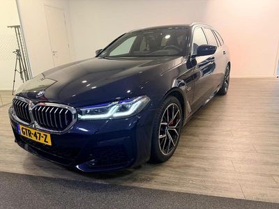 Zwart Occasion 2022 BMW 530 Executive Stationwagen | € 44.940 (Duur)