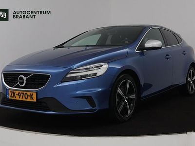 Blauw Gebruikt 2019 Volvo V40 Hatchback | € 16.945 (Eerlijke prijs)