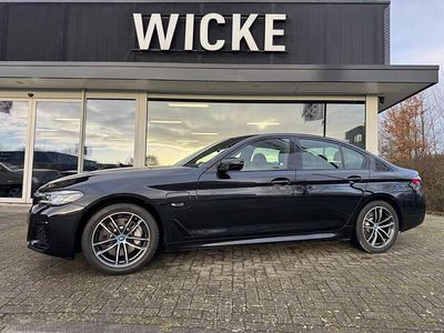 Zwart Occasion 2023 BMW 530e Executive Sedan | € 29.900