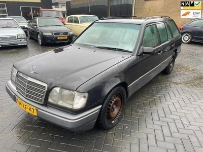Zwart Gebruikt 1988 Mercedes E300 Sedan | € 2.450