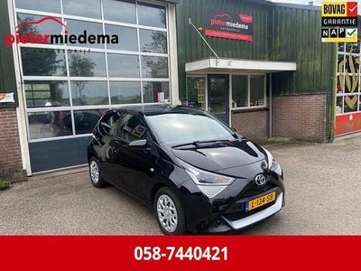 Zwart Occasion 2021 Toyota Aygo X-play Hatchback | € 11.999 (Eerlijke prijs)