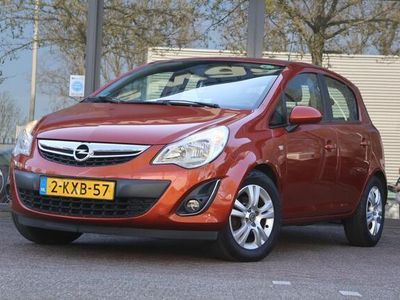 Rood Occasion 2013 Opel Corsa Hatchback | € 5.995 (Eerlijke prijs)