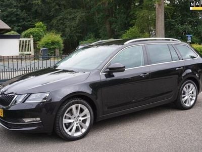 Zwart, metallic lak Occasion 2017 Skoda Octavia Business Line Stationwagen | € 11.900 (Eerlijke prijs)