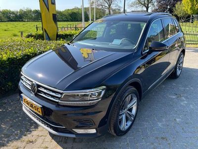 Zwart, metallic lak Occasion 2017 VW Tiguan Highline SUV | € 28.950 (Duur)