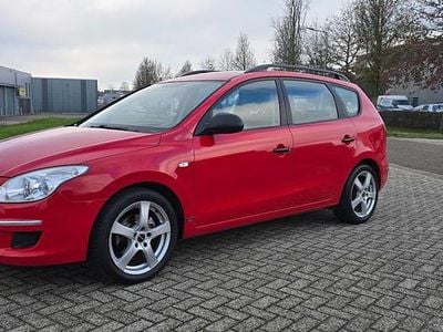 Rood Gebruikt 2009 Hyundai i30 Dynamiq Stationwagen | € 3.950 (Eerlijke prijs)