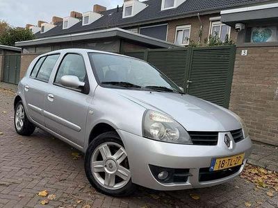 Grijs Gebruikt 2006 Renault Clio II Campus Hatchback | € 2.850 (Eerlijke prijs)