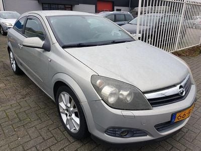 Grijs Gebruikt 2005 Opel Astra GTC Sport Hatchback | € 599 (Super prijs)