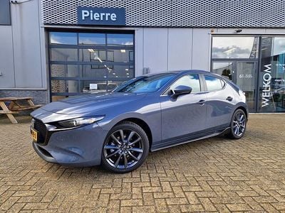 Polymetal gray (grijs metallic) Gebruikt 2025 Mazda 3 Center-Line Hatchback | € 32.945