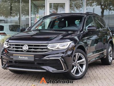 Zwart Gebruikt 2021 VW Tiguan R-line SUV | € 31.800 (Eerlijke prijs)