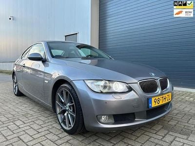 Grijs (metallic) Gebruikt 2006 BMW 325 Coupé | € 3.999 (Goede deal)