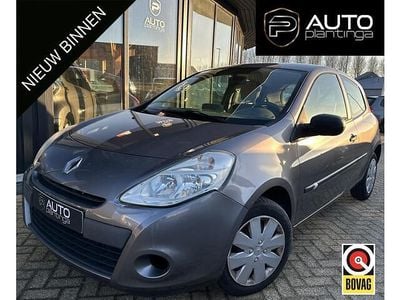 Occasion Renault Clio II 75 PK (55 kW) 2010 Grijs Hatchback