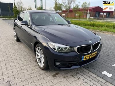 Blauw Gebruikt 2017 BMW 320 Executive Hatchback | € 19.950 (Super prijs)