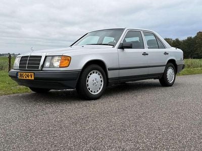 Gebruikt 1988 Mercedes E260 Sedan | € 10.999
