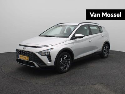 Sleek silver metallic (rys) Occasion 2022 Hyundai Bayon Comfort SUV | € 15.940 (Eerlijke prijs)