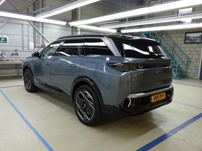Peugeot e-5008