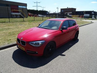 Occasion BMW 118 Executive 143 PK (105 kW) 2015 Rood Hatchback