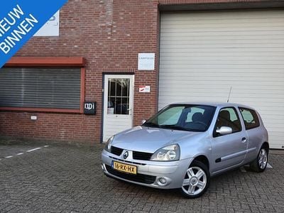 Grijs Gebruikt 2005 Renault Clio II Authentique Hatchback | € 1.199 (Eerlijke prijs)