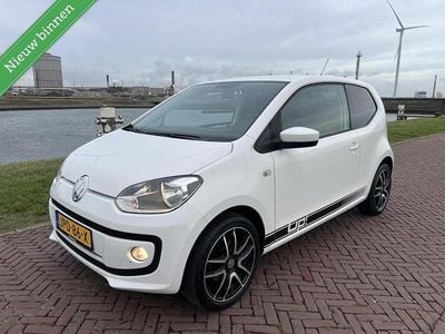 Wit Gebruikt 2014 VW up! Highline Hatchback | € 5.150 (Goede deal)