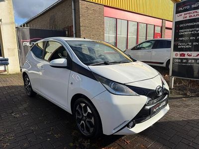 Wit Occasion 2017 Toyota Aygo X-play Hatchback | € 7.999 (Eerlijke prijs)