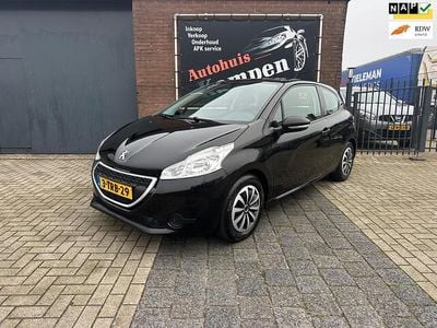 Zwart (metallic) Gebruikt 2014 Peugeot 208 Access Hatchback | € 4.450 (Eerlijke prijs)