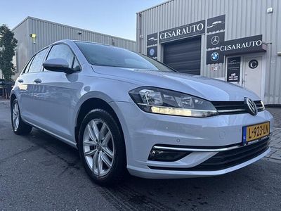 Wit Gebruikt 2017 VW Golf VII Highline Hatchback | € 10.999 (Goede deal)