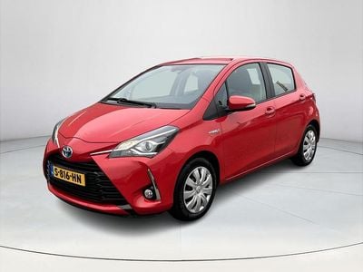 Rood Occasion 2018 Toyota Yaris Hybrid Active Hatchback | € 16.400 (Eerlijke prijs)