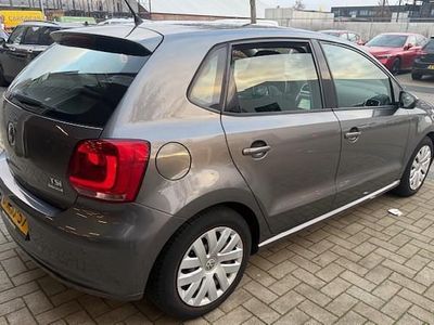 Grijs Gebruikt 2013 VW Polo Comfortline Hatchback | € 6.450 (Eerlijke prijs)