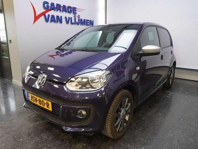 Blauw (metallic) Gebruikt 2016 VW up! CLUB Hatchback | € 5.800 (Goede deal)